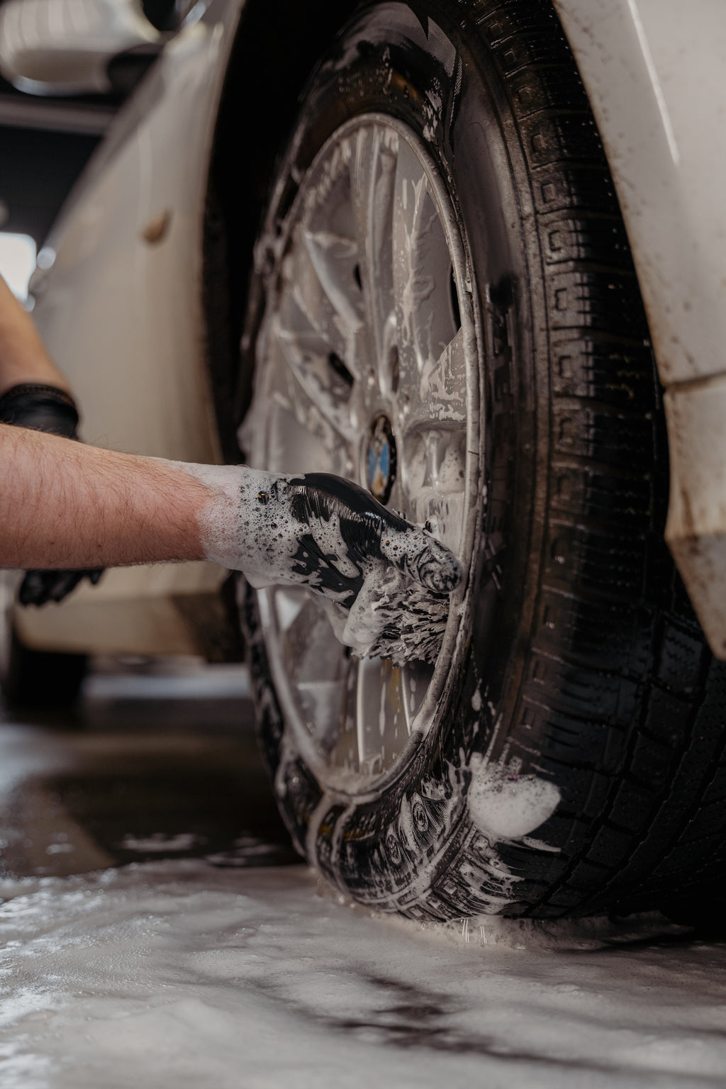 HURRICANE WHEEL MITT - Gant de lavage spécial jantes